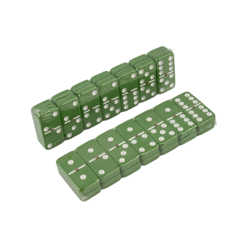 Kolorowy zestaw chipsów z zielonym stołem Domino